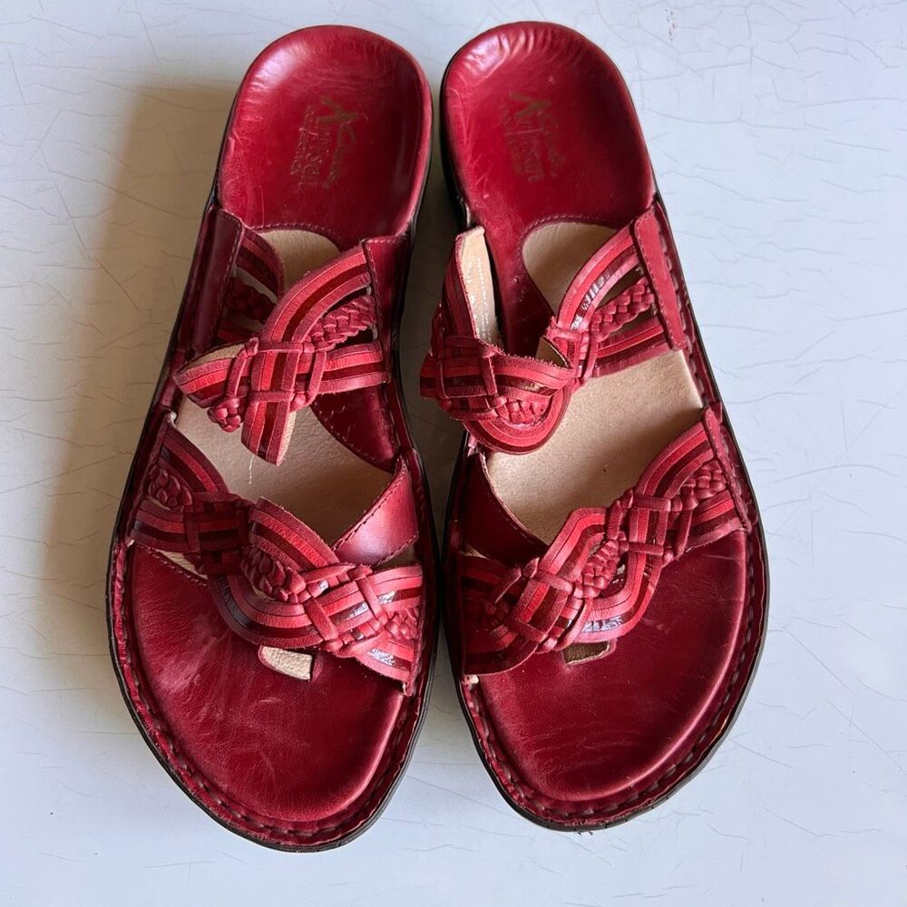 Clark’s artesian leather red sandals great condition